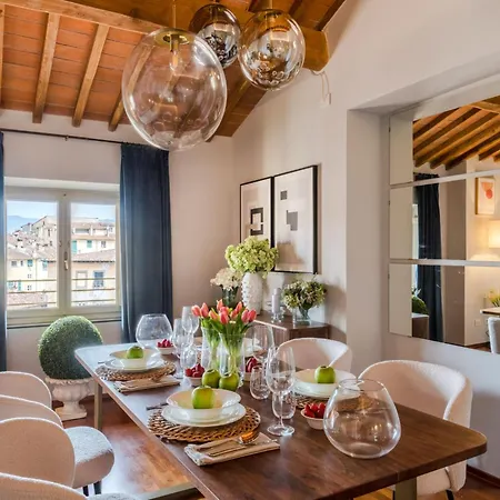 아파트 Renaissance Rooftop Retreat In 루카