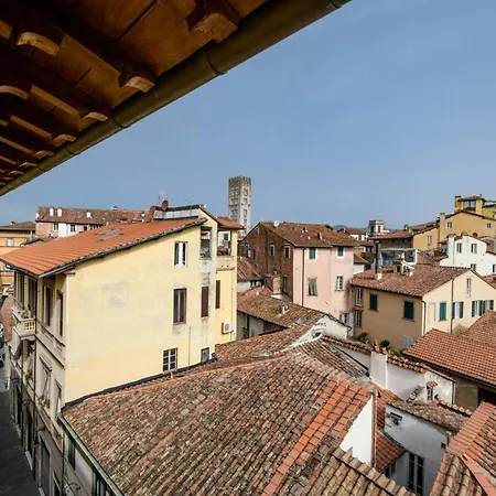 Renaissance Rooftop Retreat In *