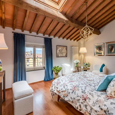 Renaissance Rooftop Retreat In * 루카