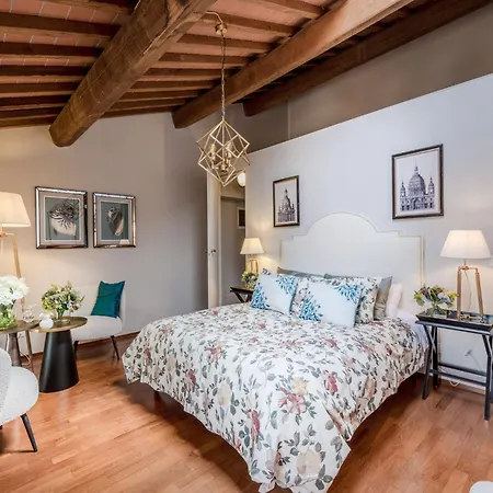 Renaissance Rooftop Retreat In